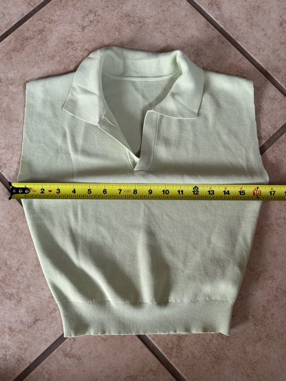 Light Green Collared Top - Picture 4 of 4